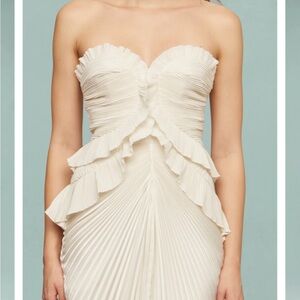 AMUR Isabell Sweetheart Neck Gown in off white
